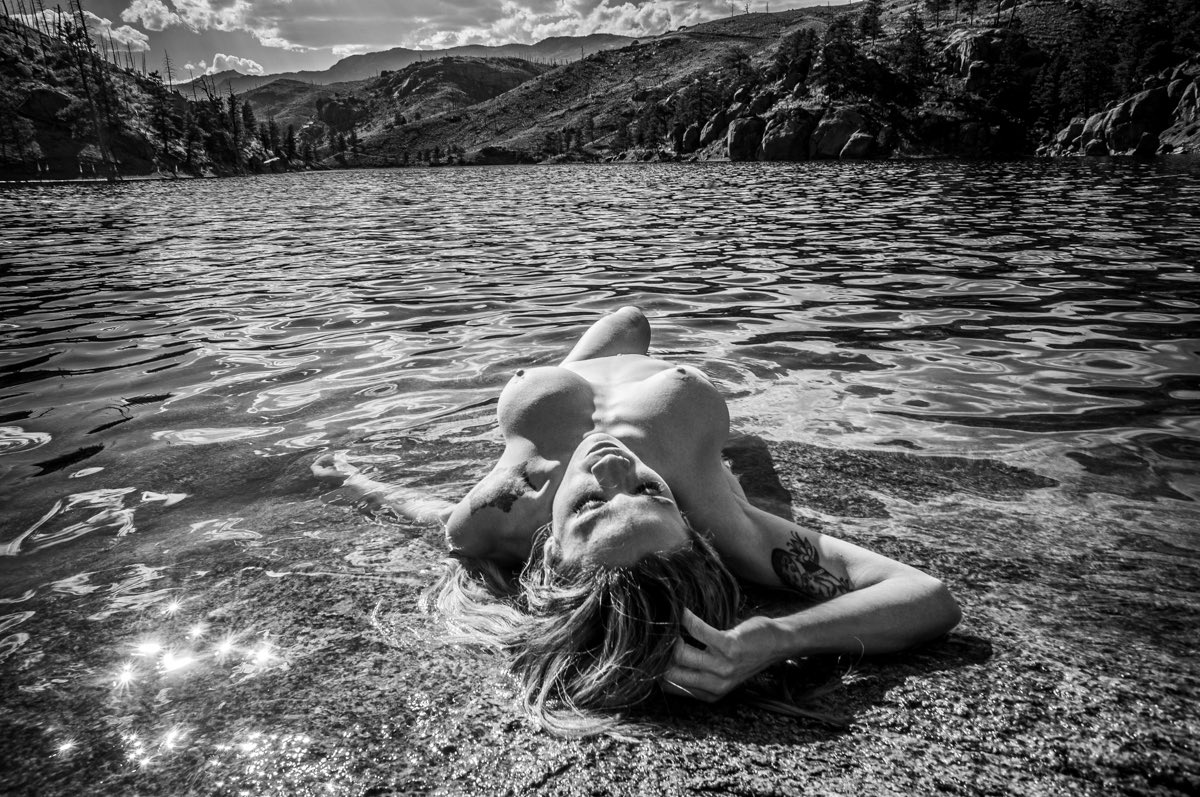 GunnarPhoto's tweet photo. She owns your soul…
#Vixen #nudeart #fineartnude #printsforsale #nudeinwater Model is on Instagram @ h.annah.b.ananas
DM me to buy a print https://t.co/saVMhff81Q