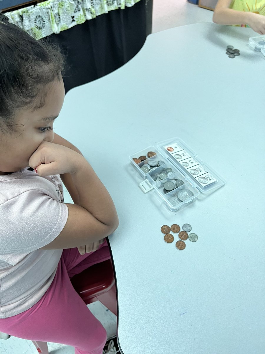 We love using our new money boxes! Thank you <a href="/DonorsChoose/">DonorsChoose</a> #firstgrade #bilingualbrains