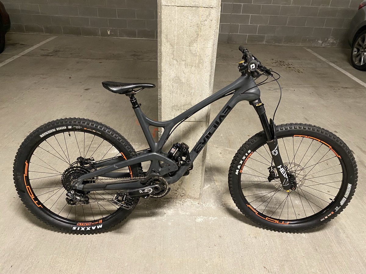 kylemurphycom's tweet image. Hey @BRAT_Seattle 

Do you recognize this guy?

On October 4th between 11:15 and 11:40pm the individual in the photos attached broke into my building, The Triangle in Redmond. He tailed in a car entering the resident garage. He made off with my bike.

bikeindex.org/bikes/1173029