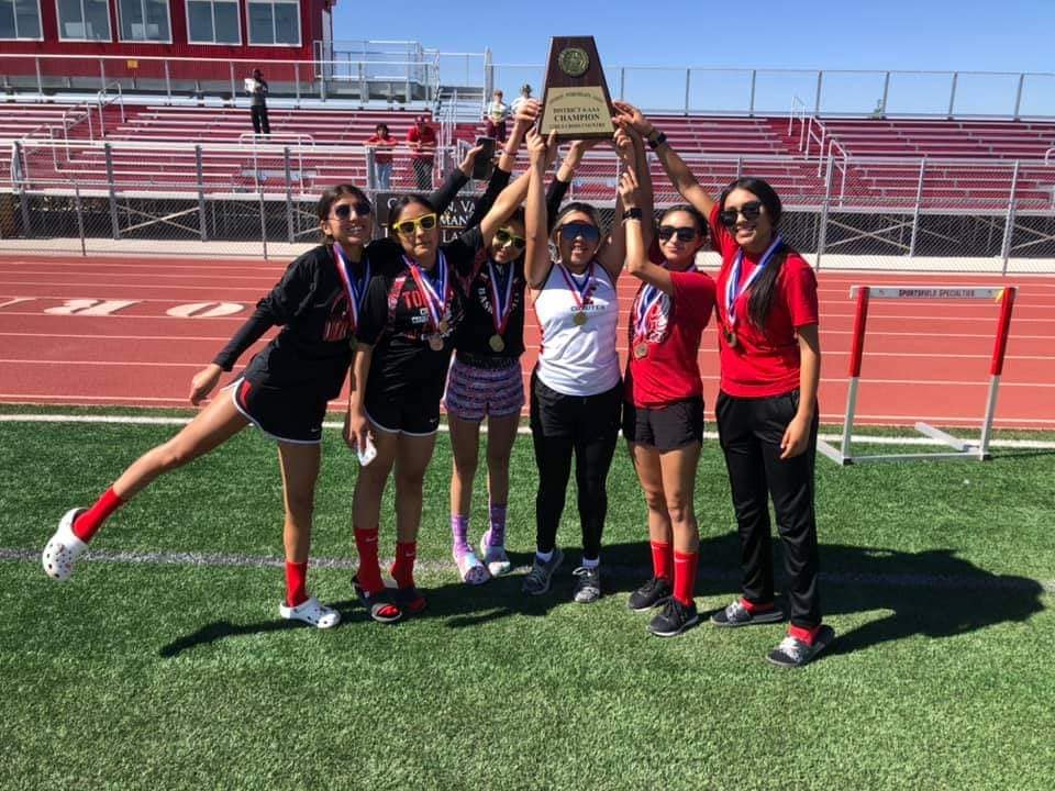 El Paso Running (@eprunning) on Twitter photo Region 1 Class 3A girls results (Mae Simmons Park)
<a href="/TISDAthletics/">The Tornillo Coyotes</a> girls qualify as a team for the first time in history!
1, Hanna Spears, Holliday, 11:54.9.
2, Konnar McClendon, Canadian, 12:20.3.
3, Jaycee Lyons, Holliday, 12:27.4.
10, <a href="/KyleneElias/">Kylene Elias</a>, Tornillo, 13:15.6.
1/2 Region 1 Class 3A girls results (Mae Simmons Park)
<a href="/TISDAthletics/">The Tornillo Coyotes</a> girls qualify as a team for the first time in history!
1, Hanna Spears, Holliday, 11:54.9.
2, Konnar McClendon, Canadian, 12:20.3.
3, Jaycee Lyons, Holliday, 12:27.4.
10, <a href="/KyleneElias/">Kylene Elias</a>, Tornillo, 13:15.6.
1/2