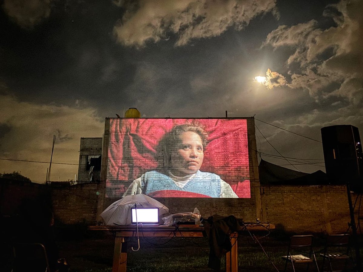 fecibacine's tweet photo. 🎬 En Tláhuac el cine ha resistido gracias a espacios alternativos de exhibición. Uno de ellos es el Underground Paradise,  en donde el cine comunitario es la base del proyecto. ¡𝑬𝒔𝒕𝒆 𝒂ñ𝒐 𝒔𝒆𝒓á 𝒖𝒏𝒂 𝒅𝒆 𝒏𝒖𝒆𝒔𝒕𝒓𝒂𝒔 𝒔𝒆𝒅𝒆𝒔! 😎🔥

#Tlahuac #Cinealternativo https://t.co/mKKgdSfzmP