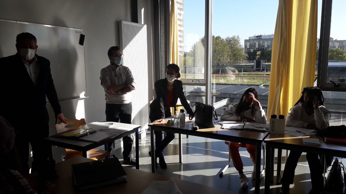 Prefet93's tweet photo. Chaque année l’École de la 2ème chance accompagne 6⃣0⃣0⃣ jeunes vers l'emploi grâce à un accompagnement individualisé et en alternance

Lors de sa visite à l'@E2C_93 de @La_Courneuve avec le maire, la préfète déléguée a pu échanger avec l’équipe encadrante et des jeunes motivés👏 https://t.co/YrU18hgCoJ