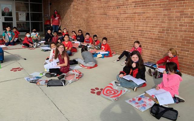 mrs_murtagh's tweet photo. Mrs. Mitchell’s class invited me outside on this beautiful morning to celebrate the start of Red Ribbon Week! Wow, look at all that red! ❤️🐾 @WeRStokes can’t wait to see everyone in their PJs tomorrow #sleepingishealthy 😴 https://t.co/44VIZsn7r8