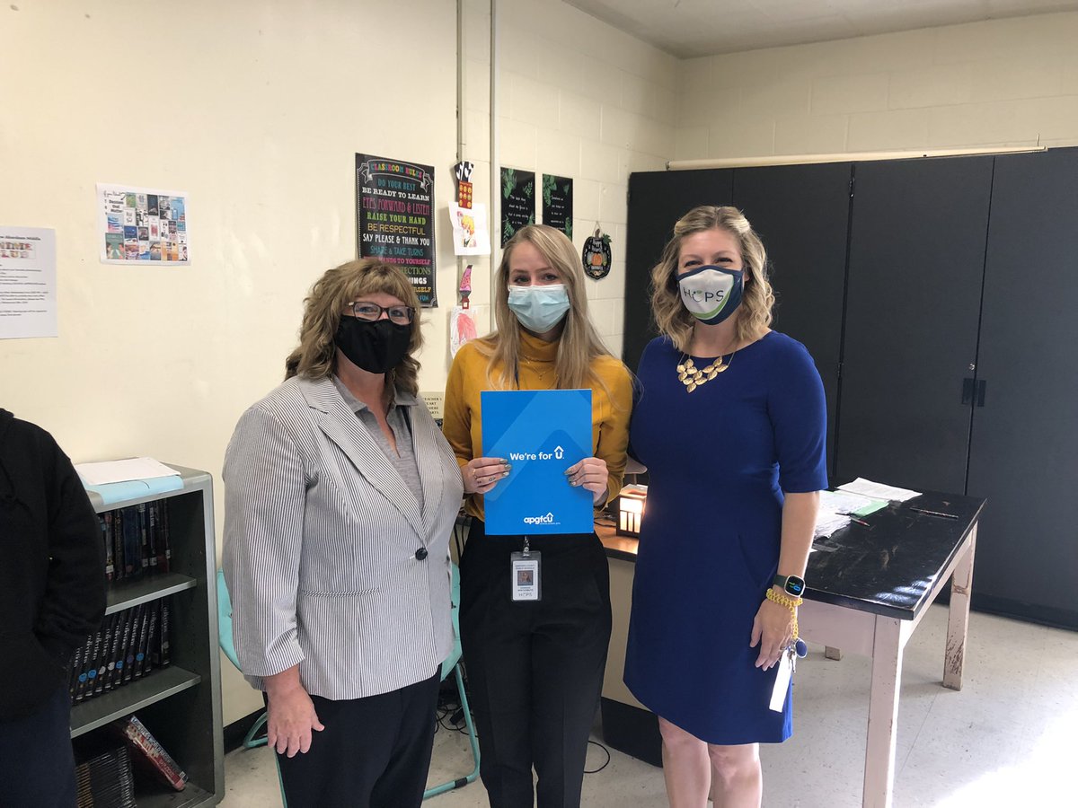 AP_JonesHCPS's tweet photo. A huge thank you to our community partners at APGFCU and HCEF for honoring our new teachers, Ms. Wintermute and Ms. Booker, with their Golden Tickets at ABMS today! #communitysupportiseverything @HCPSchools https://t.co/FV1PIrXooj
