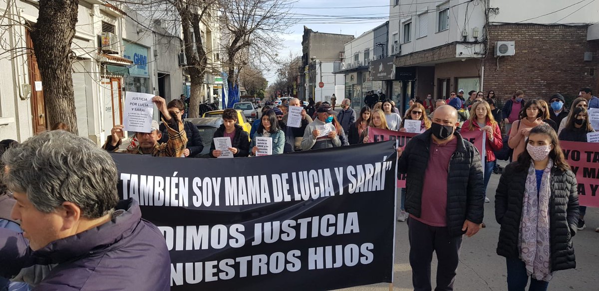 AL FIN.
La justicia confirmó el juicio oral por el caso Lucía Borges y Sarai Arbelo. Comenzará el 3 y culminará el 10 de diciembre. Tal cual había adelantado <a href="/fmflorida89_3/">FMFlorida89.3</a> las audiencias serán sobre fines de año. Recordamos que el triste hecho ocurrió en febrero de 2020