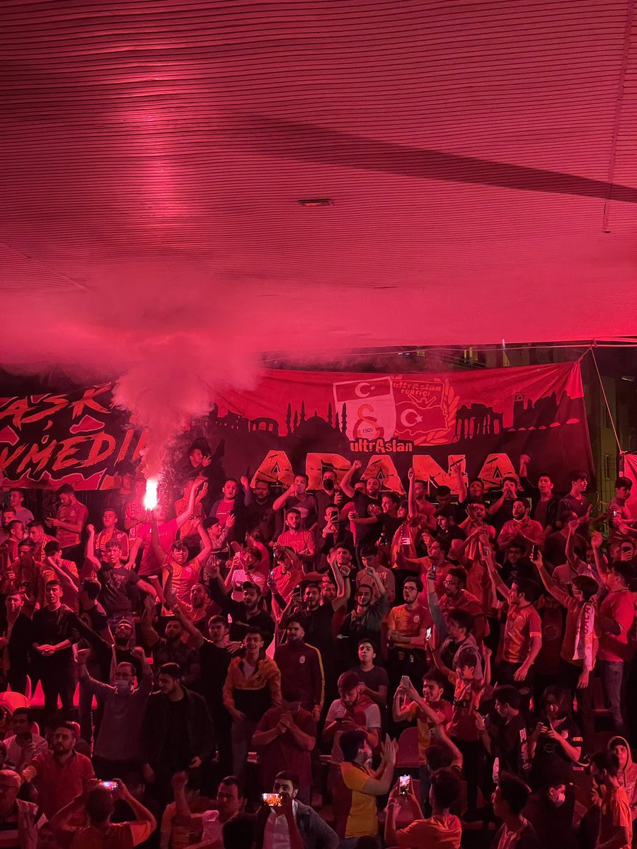 ultrAslan01's tweet photo. SEVEREK ÖLECEĞİZ GALATASARAY! 
#ultrAslanADANA https://t.co/jo5YEJXgeb