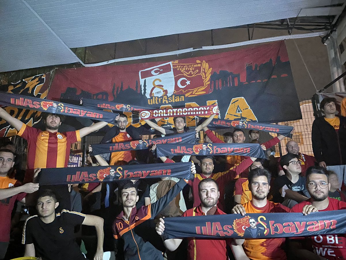 ultrAslan01's tweet photo. SEVEREK ÖLECEĞİZ GALATASARAY! 
#ultrAslanADANA https://t.co/jo5YEJXgeb