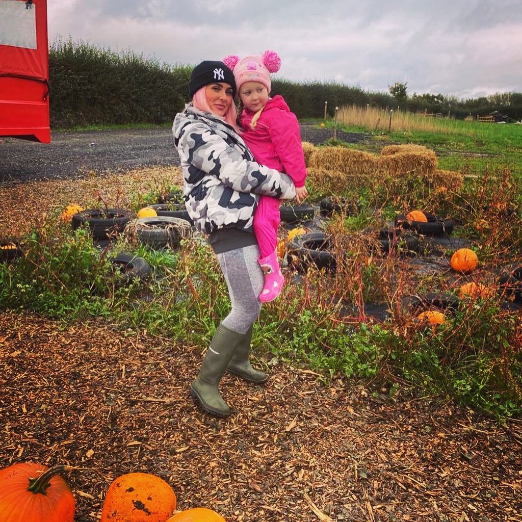 MissNelsonMLP's tweet photo. Lots of fun and fresh air pumpkin picking 🎃🍂 #getoutsidewithMabLane @MissQuigleyMLP @MrsSnapeMLP @MabLanePri https://t.co/vvpnOVoZCg