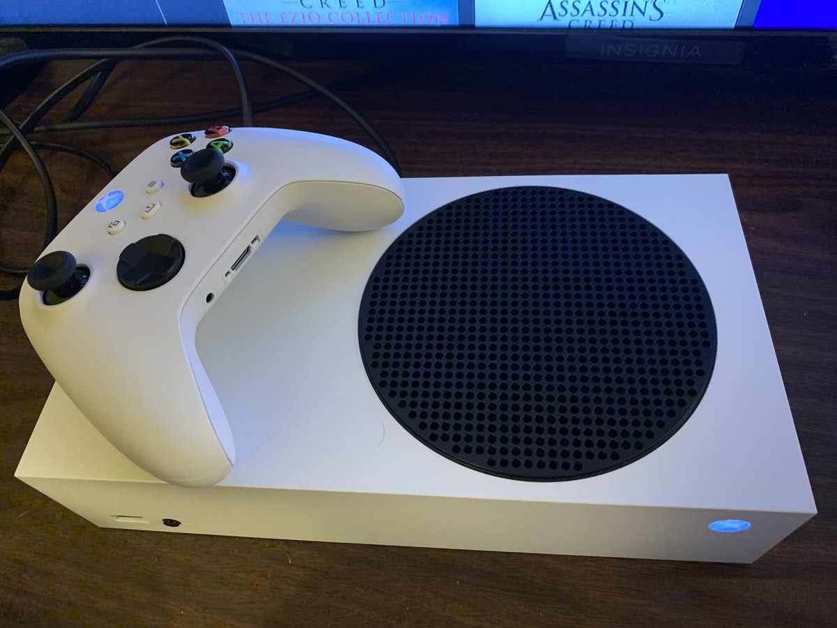 CosmicTitan718's tweet photo. I was finally able to get an Xbox Series S last week and a sea gate expansion card for more space for games. I’m excited to have the next generation of console systems now!
#Xbox #XboxSeriesS #Seagate #SeagateExpansionCard https://t.co/xs0Mhh1yID