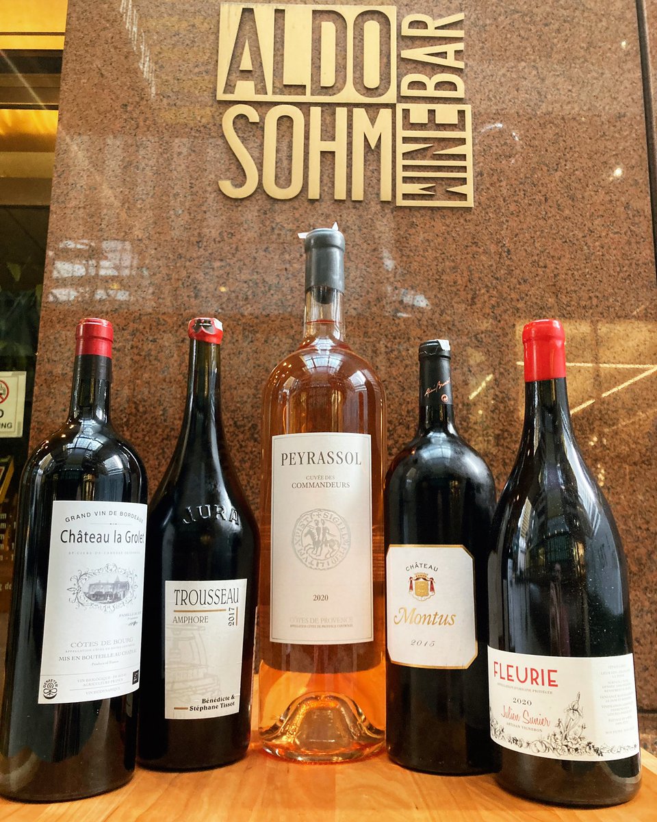 sohmbar's tweet photo. This weeks #9pmPour !
10/25: Château La Grolet Côtes de Bourg 2018
10/26: Benedicte & Stephane Tissot Arbois Rouge Trousseau en Amphore 2017
10/27: Château Peyrassol Côtes de Provence Rosé Commanderie 2020
10/28: Château Montus Madiran 2015
10/29: Julien Sunier Fleurie 2020 https://t.co/EO6QFLJbj3