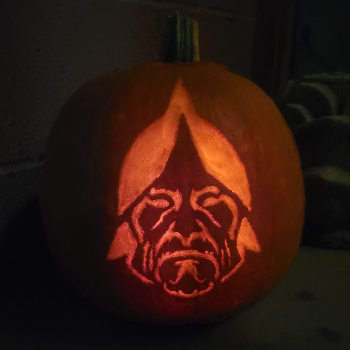 playnewworld's tweet image. Looking to celebrate #Halloween New World style? 

Print up these pumpkin templates and start carving!

🎃 bit.ly/2ZkhwrD