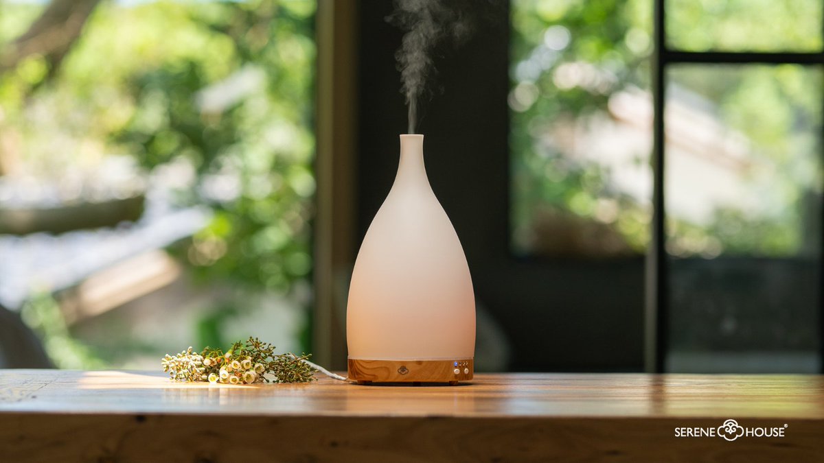 SereneHouseUSA's tweet photo. Brighten dark winter nights with the warm glow of Serene House's best-selling Corona Ultrasonic Diffuser.
#serenehouseusa
#serenehouse
#serenehousediffuser
#aromadiffuser
#oilidiffuser
#diffuserandoils
#aromatherapy
#CoronaDiffuser
#Ultrasonicdiffuser
#Bestseller https://t.co/pfDvKu6zaQ