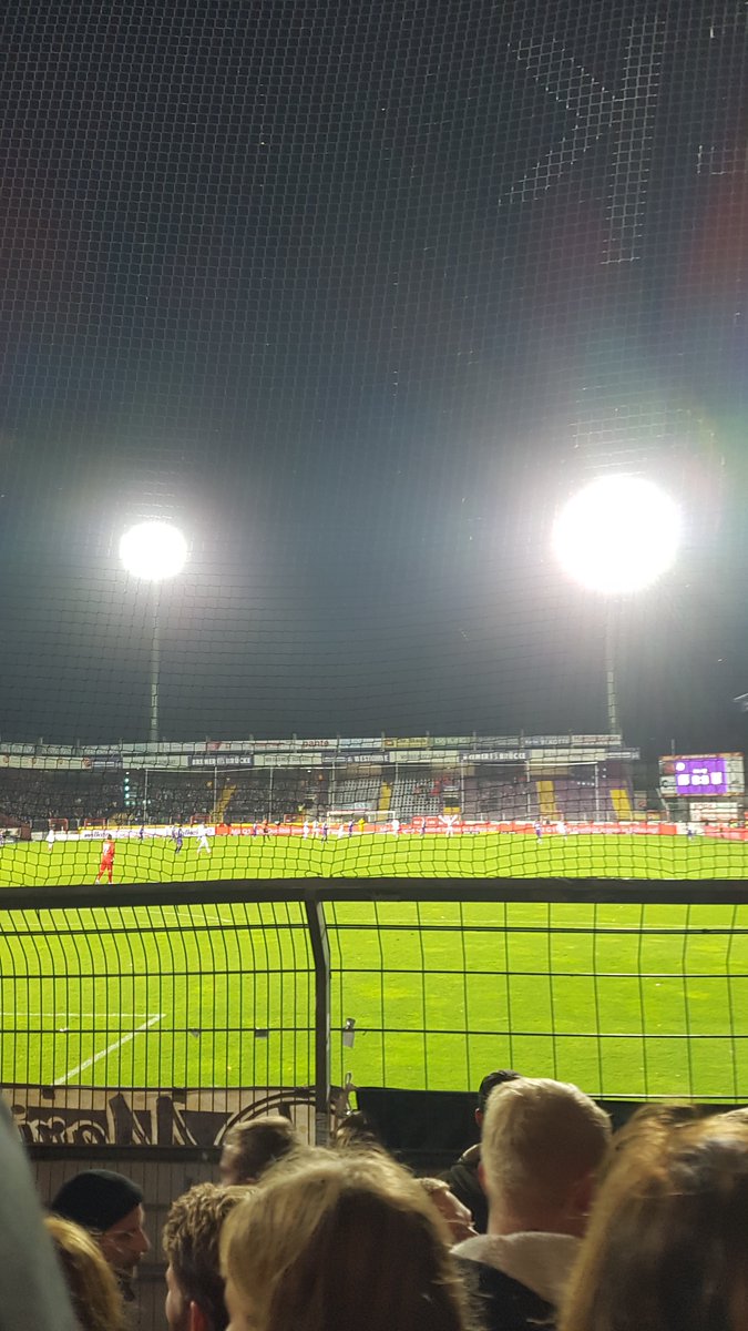 DaanSonneveld's tweet image. VfL Osnabrück - Hallescher FC (0-0), 22-10-2021. De VC weer present, maar ondanks de betere support in de tweede helft ook weer geen doelpunten. Morgen op naar Freiburg thuis! #OSNHFC #violetcrew #DFBPokal