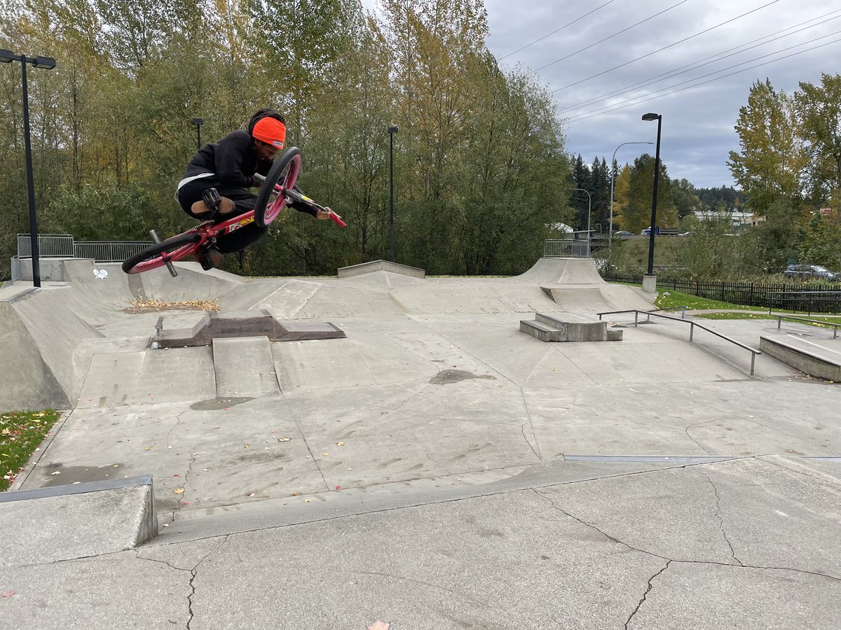 KareemJWilliams's tweet photo. Biking out in Woodville #ShieldBMX
📸 by HODER #SandMBMX https://t.co/Y2wngPYTQc