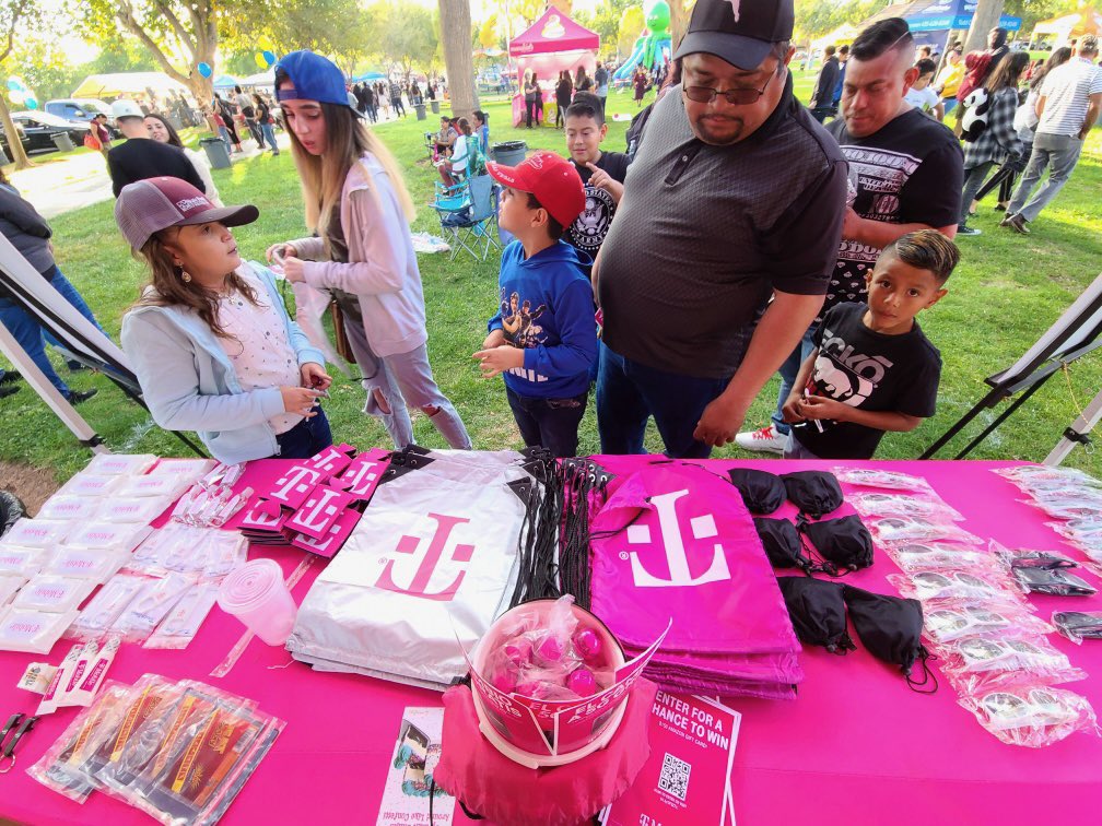 Rojas_b_tweetin's tweet photo. The JUAN Festival in St. George, #Utah was so much fun this past weekend! #TMobileGoesLocal #SMRA #SmallTownFeel https://t.co/gvseUB1tiL