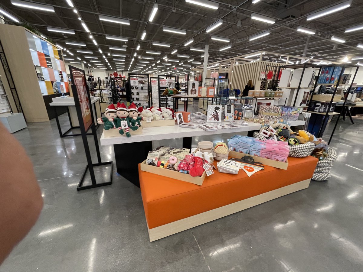 Neil Saunders tweet media