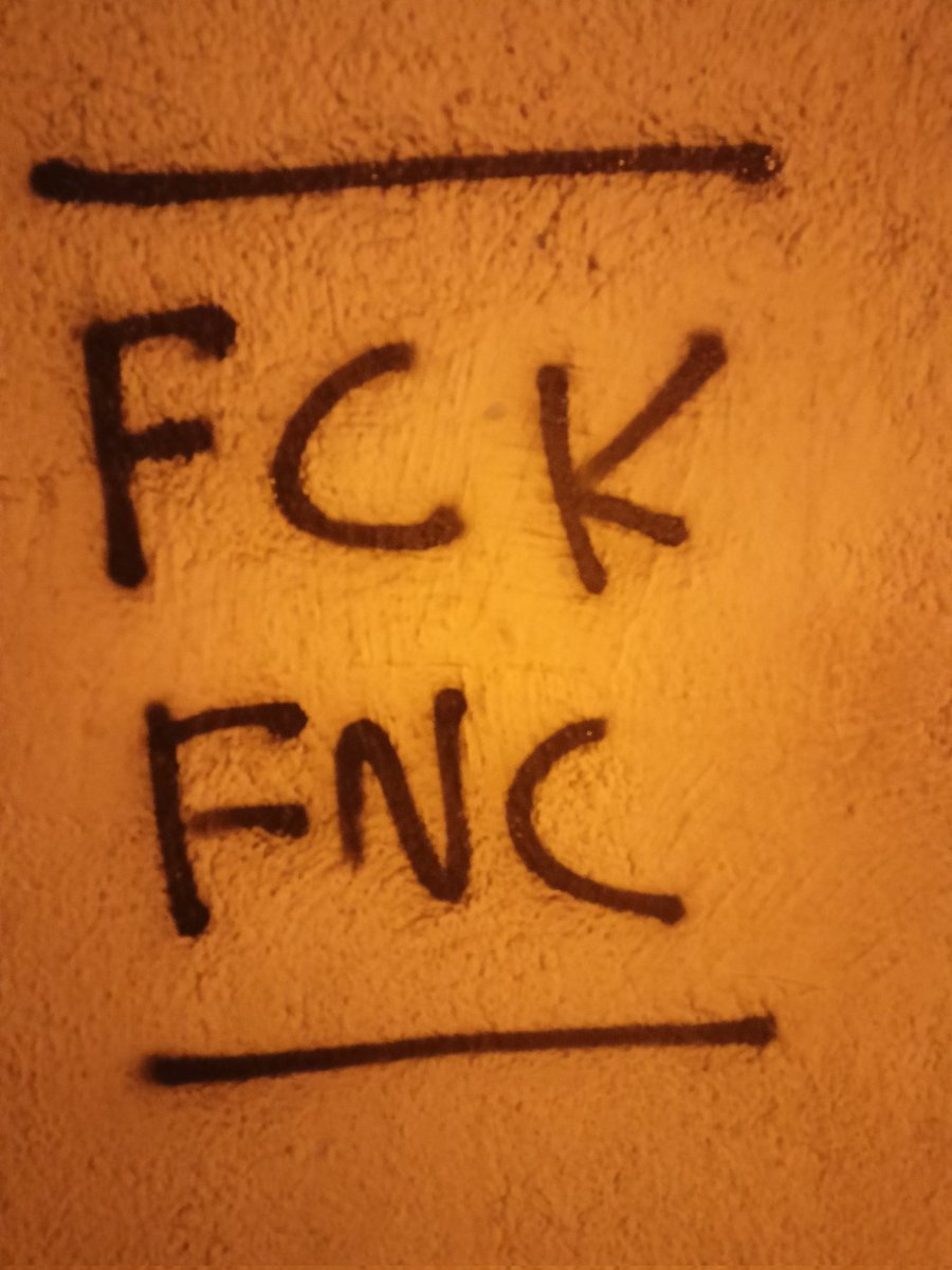 Fa un parell de dies van aparèixer cartells i adhesius de FNC al poble.

El barri respon, El Baix Besòs sempre serà antifeixista! .