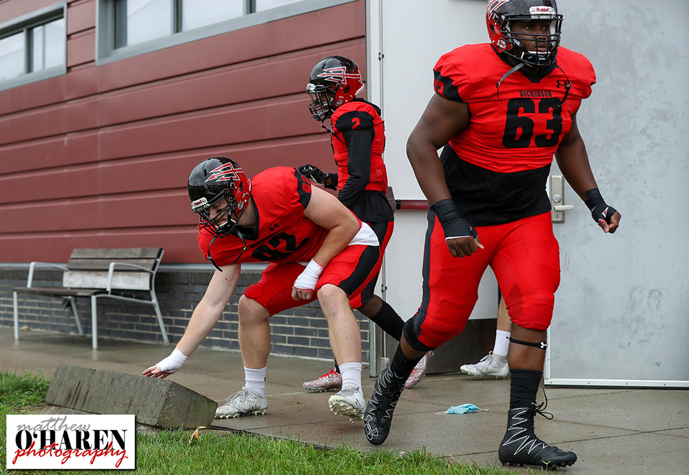 moharenphoto's tweet photo. .@DCRedDevilFB pregame on a rainy Saturday afternoon at #BiddleField. @DsonRedDevils @DickinsonCol #DickinsonCollege #RedDevils #GoRedDevils #DSonRedDevils #AlwaysWearinTheRed #RedDevilTakeover #ForksUp #FIGHT #RollDevs #DsonProud #RedDevilNation #D3Football @CentennialConf https://t.co/IZp1z1wkJO