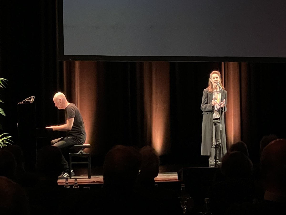 Haike_V's tweet photo. Na een tijd van voorbereidingen, vandaag het resultaat: Friese Bestuurdersdag 2021 @Gemeente_Lwd #spoordok #arcadia #friesesamenwerking https://t.co/xatJeOggsp