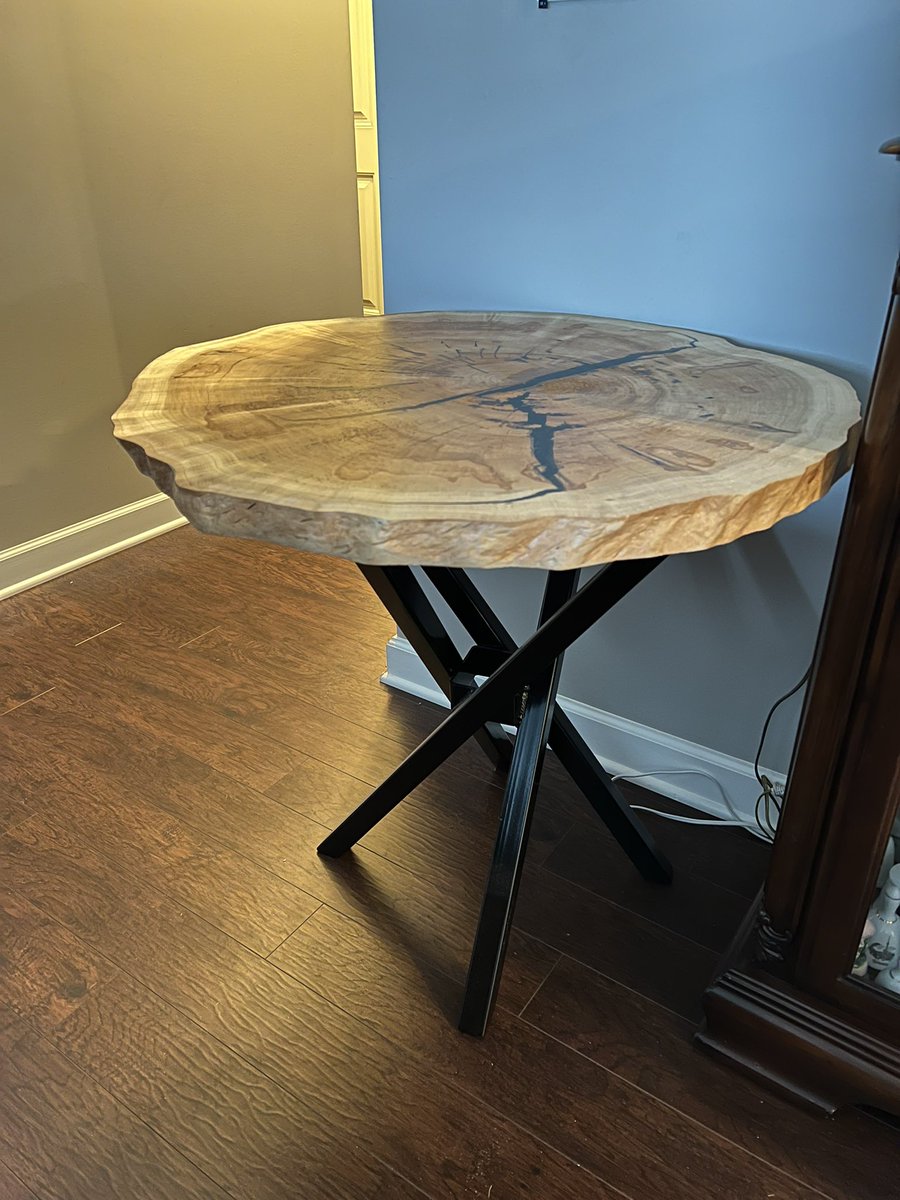 FishsDesigns's tweet photo. A cute little wood dining table with epoxy, attached to a custom metal base.
#epoxy #epoxyresin #stump #wood #slab #custom #smallbusiness #smallbusinessowner #sharethelex #shoplocal #shoplocalky #ecopoxy #matte #black #lovethecov #fishdesigns https://t.co/fWfJVANQsy