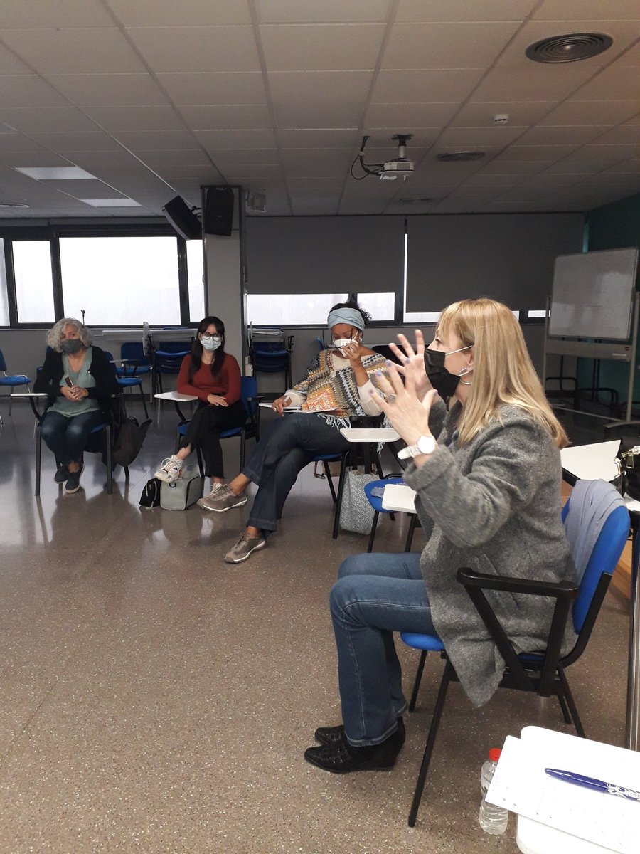 Hoy hemos recibido la visita de <a href="/GQuerejazu/">Gaby R. Querejazu</a> en #LHospitalet apadrinando la red de conciliadores/as comunitarios. Ha sido una conversación de las que dejan impronta