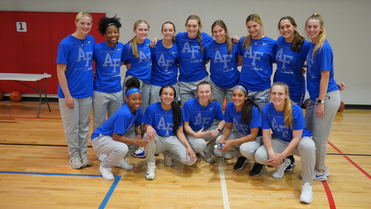 AF_WBB's tweet photo. Fundamentals of basketball were taught to these little ballers over the weekend 🏀🤩 #LetsFly⚡️ https://t.co/Y5cXHCrgg1