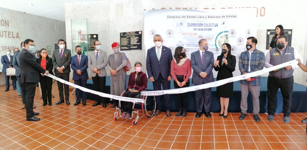 CongresoHidalgo's tweet photo. Esta mañana la #LXVLegislaturaHidalgo inauguró la exposición colectiva #SonrisasdeVida en el Lobbie de la Sala de Plenos del #CongresoHidalgo. https://t.co/cYcmtGW2i5