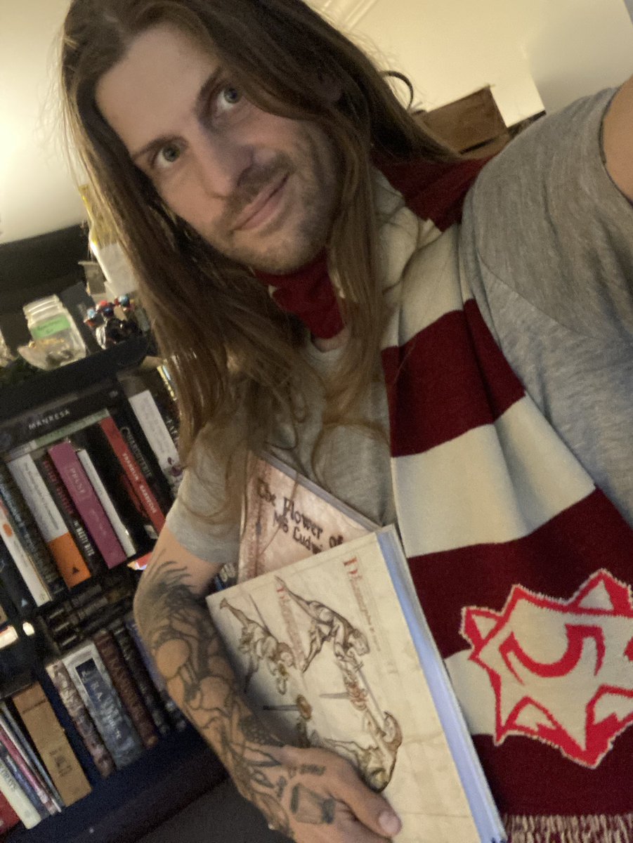TheHermitDruid's tweet photo. My scarf got here!
Now Iโm ready for Historical Combat 101 at Strixhaven
#Lorehold https://t.co/zb6pLYOmRl