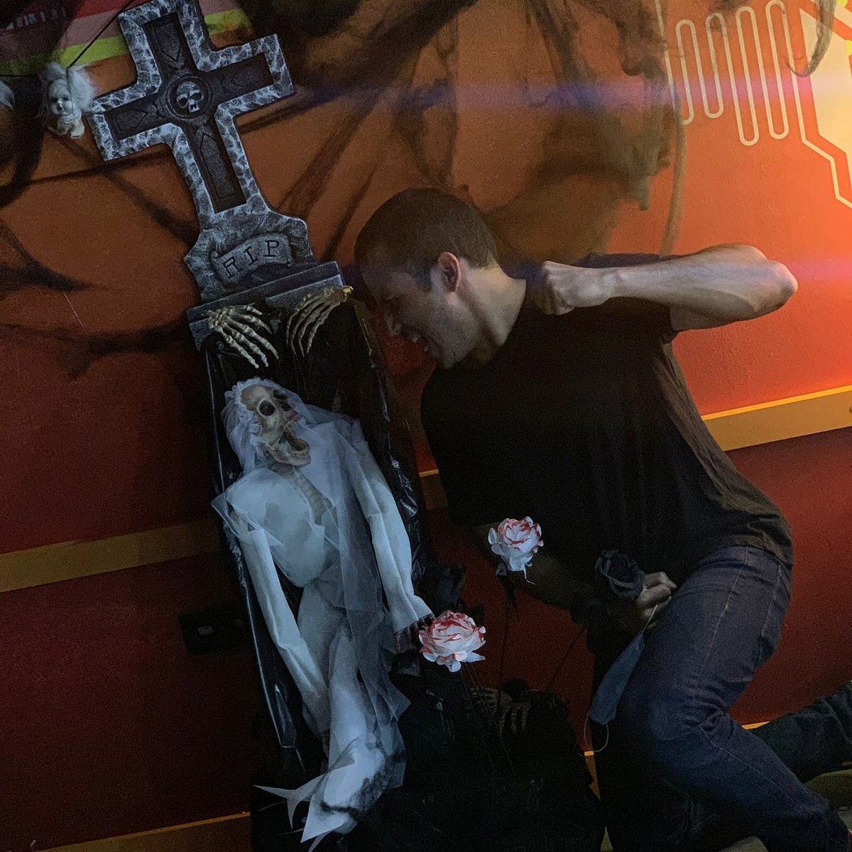 Incluso Los Muertos Me Temen 😠👊🏼