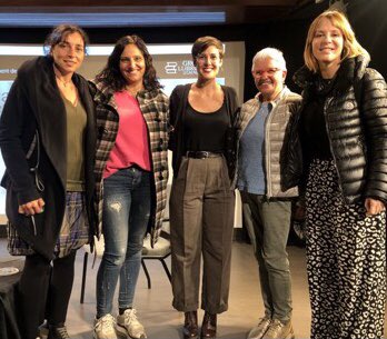 cristinacruzmas's tweet photo. Una bona estona, com sempre amb la @JnnDiaz a @tocatsdelletra
Gràcies per la terapia feminista a ritme de jazz i entre llibres amb #JordiEstrada de @OmniumBages
#DonaiPoder #unseglemésnideconya https://t.co/n3Y7lkddus