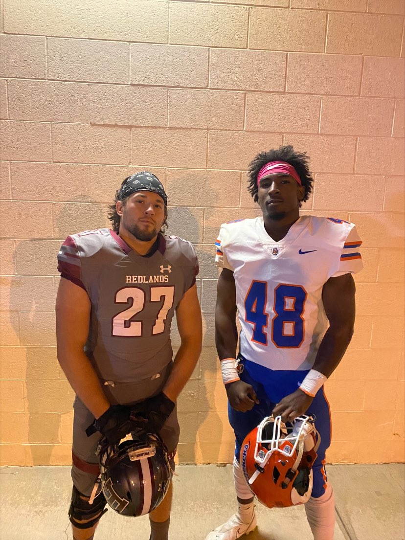 Great pic of #CollegeKITS Kameron Kull &amp; Nick Kaufman after battling on the gridiron for Redlands and Pomona College!!