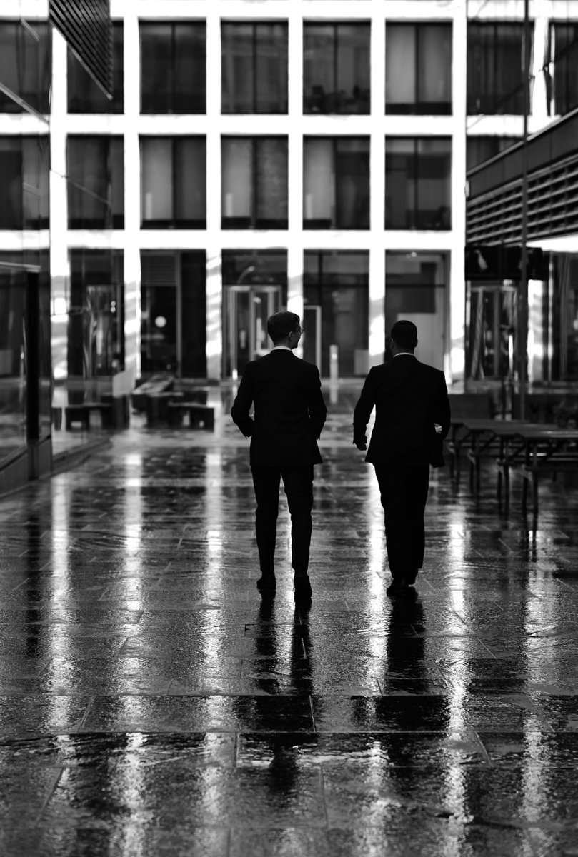 stefkob's tweet photo. Do not be angry with the rain; it simply does not know how to fall upwards.
Vladimir Nabokov
▪️▫️▪️▫️
#rain #streetphotography #bnw #bw #london #Photography #Monochrome https://t.co/PtCfmaP2Om