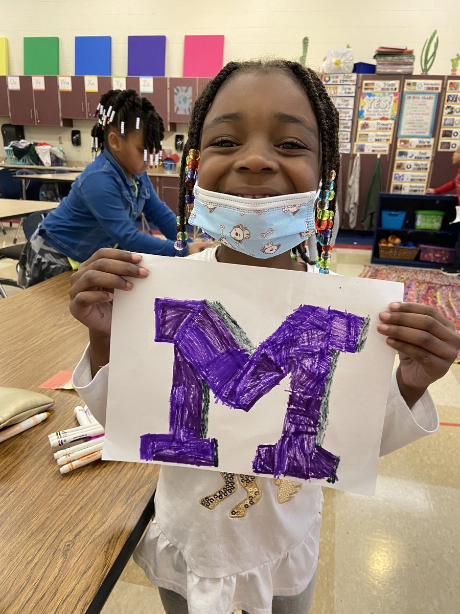 Middie smiles on a Monday!! 💜🖤🤍#MiddiePride #CreekviewBetterTogether  
<a href="/Creekvw_Tweets/">Creekview Elementary</a>
