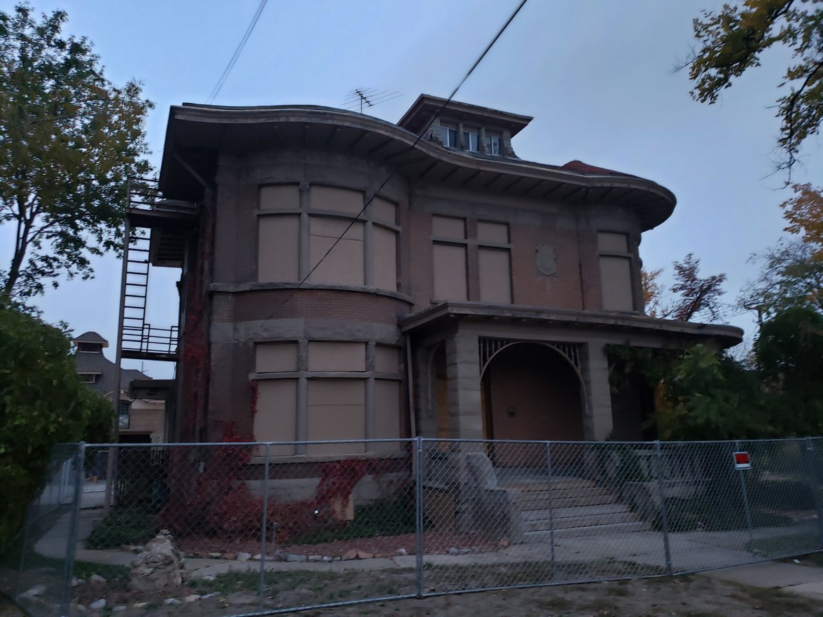 avengepantages's tweet image. Let's also restore the Fisher Mansion, not just the Carriage House!!! 

The city just approved CIP funds to restore the Carriage House behind the Fisher Mansion (seen in the last pic) which is great, but we also need to fully restore the mansion as well!
