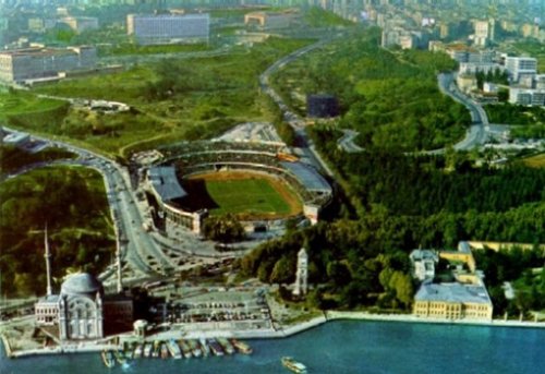 RCrusoe_'s tweet photo. @TarihteOan #BJK #istanbul https://t.co/Wne853PQXt