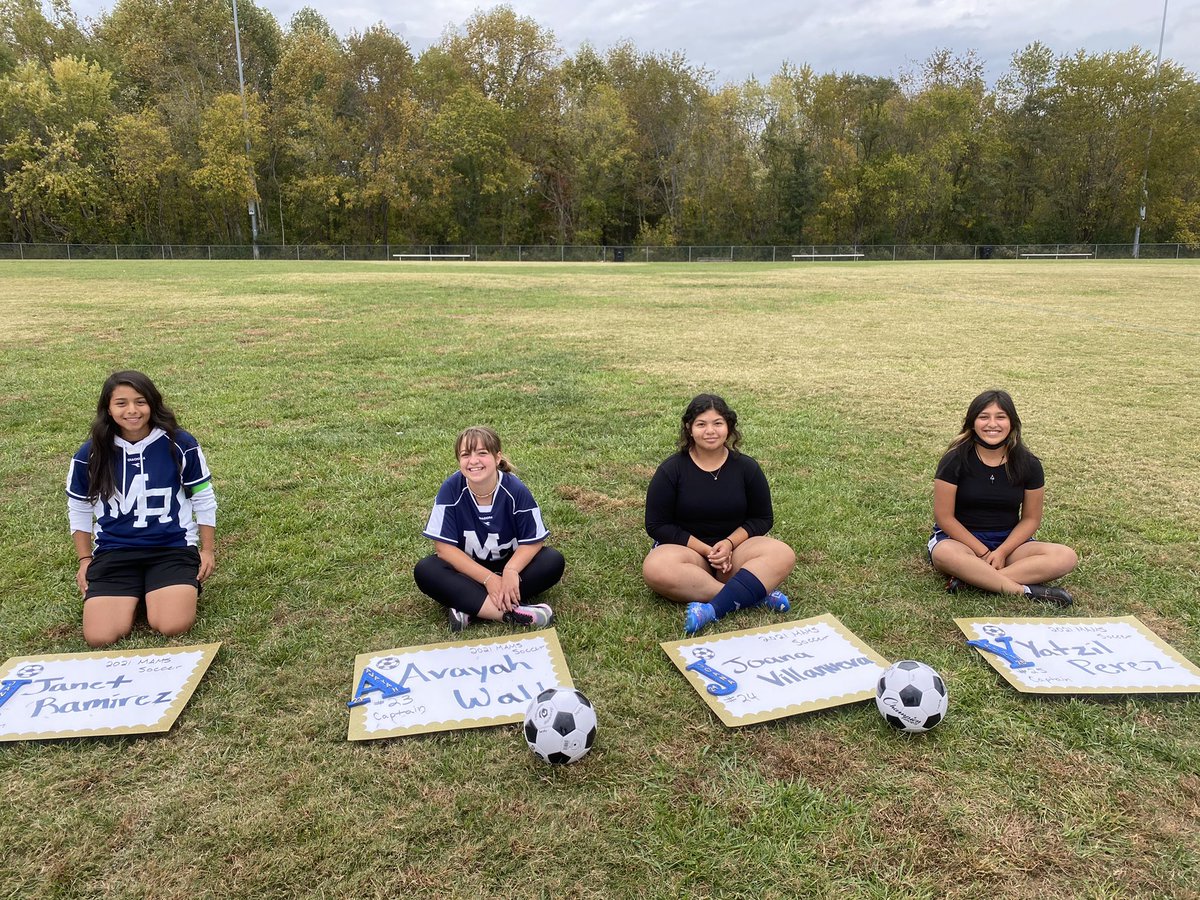 ewagonerhil's tweet photo. My sweet eighth graders didn’t get to play their last game today, but that didn’t stop us from celebrating them! Absolute rockstars, this whole group😊 #MAMSlife #GrowingBears https://t.co/tk3fsvzIjU