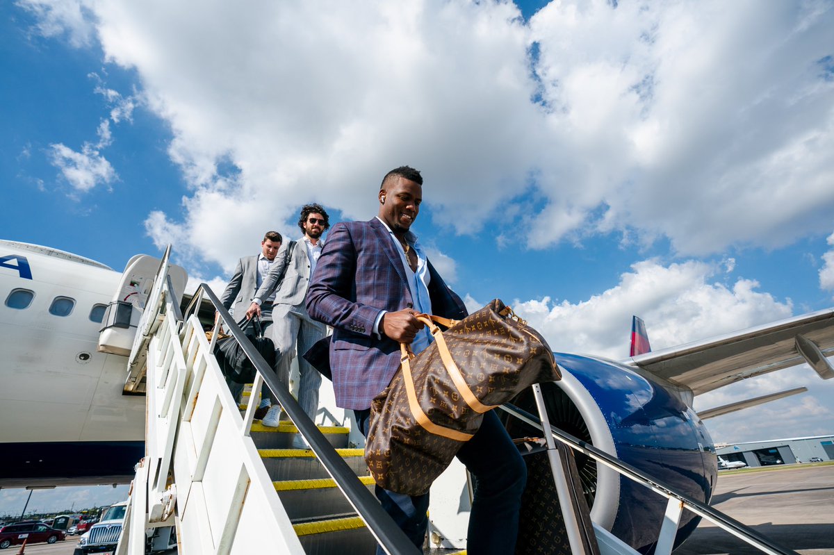 Braves's tweet photo. ATL ✈️ HOU

#BattleATL | #WorldSeries https://t.co/PRRmisph8F