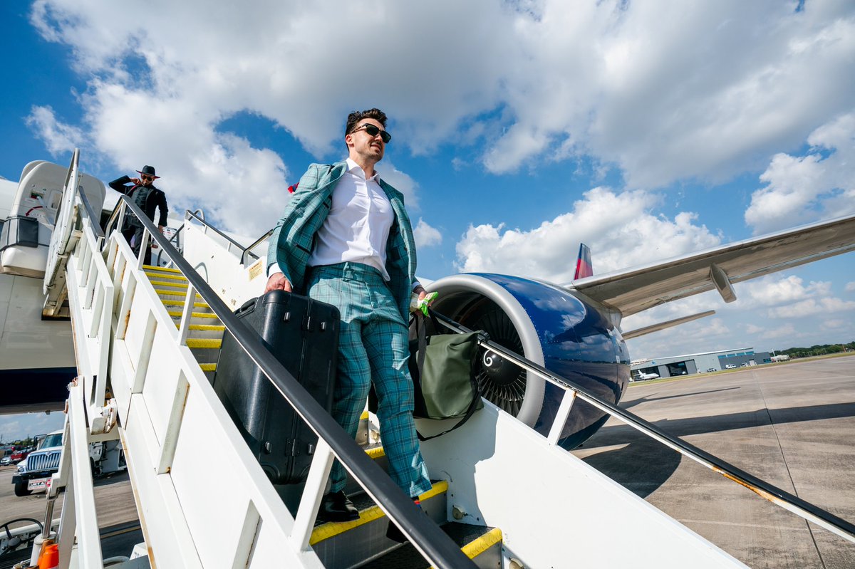 Braves's tweet photo. ATL ✈️ HOU

#BattleATL | #WorldSeries https://t.co/PRRmisph8F
