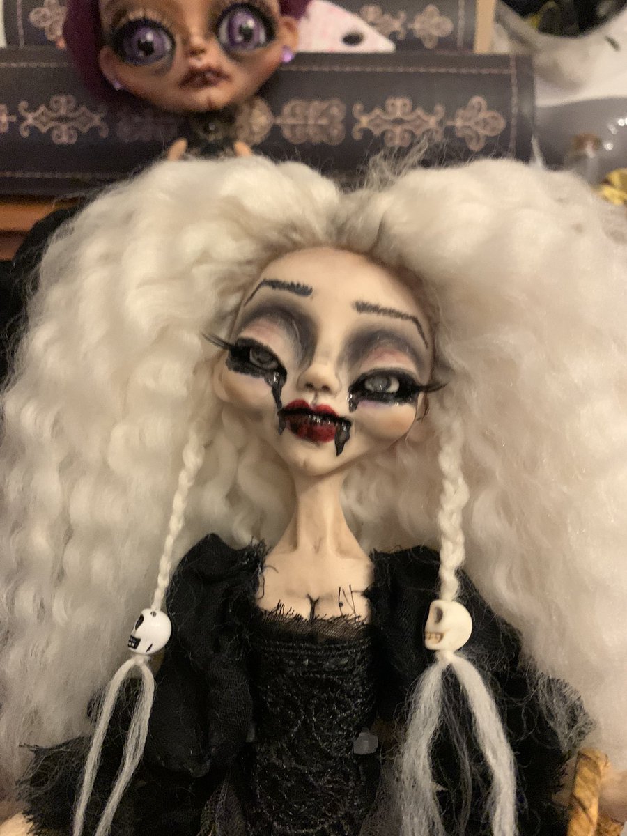 ouijadoll's tweet photo. This is a doll I made a while back called the tooth collector 🦷 #foreverautumndolls #etsy #teeth #doll #creepydoll #artdoll #dollmaker #creepy #haunteddoll #HandmadeInUK #OOAK #dollartist #sculptures #MHHSBD #blonde #witch https://t.co/7TC5jzVWYL