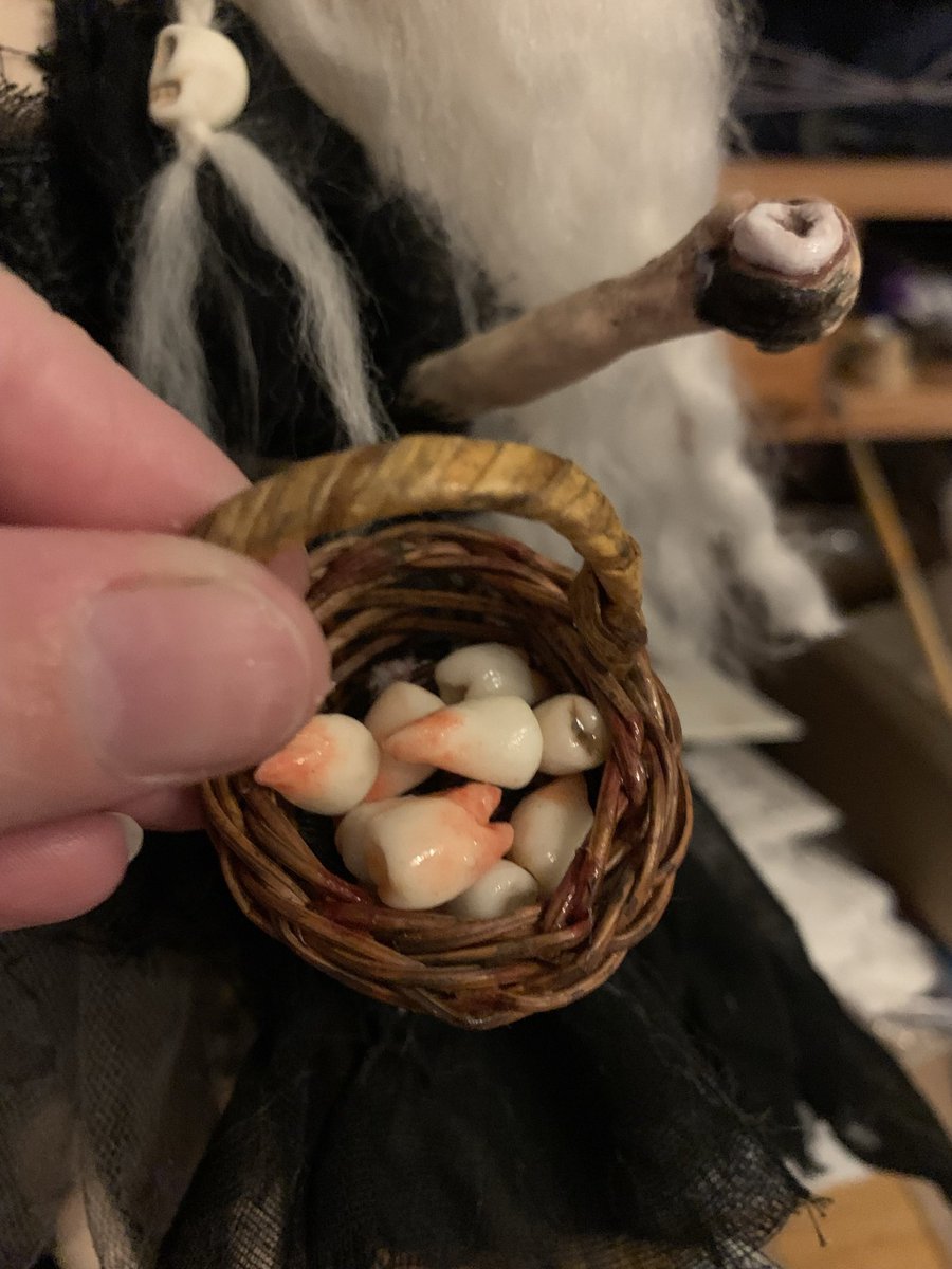 ouijadoll's tweet photo. This is a doll I made a while back called the tooth collector 🦷 #foreverautumndolls #etsy #teeth #doll #creepydoll #artdoll #dollmaker #creepy #haunteddoll #HandmadeInUK #OOAK #dollartist #sculptures #MHHSBD #blonde #witch https://t.co/7TC5jzVWYL
