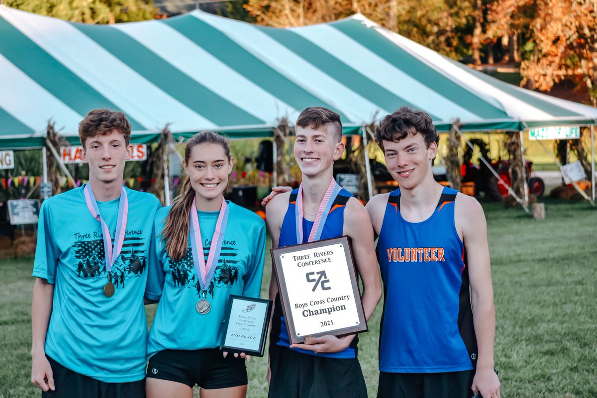vhstrackxc's tweet photo. With the season coming to an end we wanna wish our Falcons luck, tomorrow the boys and girls will be competing for a shot at state at Daniel Boone highschool for the Region 1 A-AA/AAA championship. Girls run at 1 and boys run at 2:30. Good luck, run hard and bring home the win! https://t.co/rwaHEsEcvT
