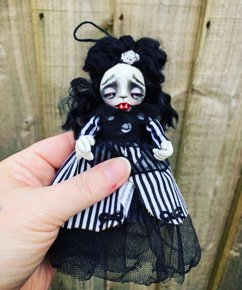 ouijadoll's tweet photo. These creepy little dollies are available on my Etsy shop #foreverautumndolls #etsy #dolls #creepy #creepycute #spooky #decorations #poppets #tinydolls #art #sculpture #ooak #MHHSBD #horror #halloween #skeleton #Vampire https://t.co/s8q5qBIp7i