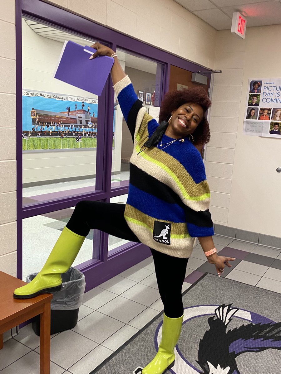 CoachDeLoach1's tweet photo. Even our Staff got in on being “BRIGHT”! ⁦@MissEvans325⁩ ⁦@CDavis_BOLA⁩ @penguin542 ⁦@BinderTeaches⁩ ⁦@MsRBarrett⁩ #RedRibbonWeek21 💜🦅 https://t.co/uFtNul2Oag