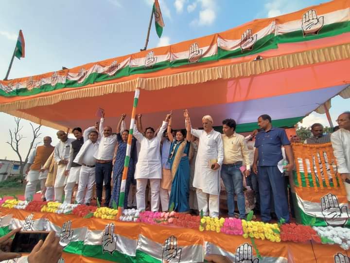 GAUTAMMAHTOABVP's tweet photo. झारखण्ड में पहली बार देख रहे है की सरकार में रहकर विपक्ष से मांग  रहा है की OBC के लिए 27%आरक्षण दे दीजिए विपक्ष के नेता भैया श्रीमान बाबुलाल  मरण्ड़ी  से आग्रह है की आप ही  दे दीजिए आरक्षण 
@yourBabulal @BJP4Jharkhand @shashankrajbjp https://t.co/Z0vNe61RGM