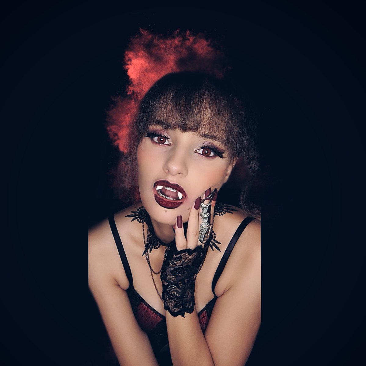 lotusdejade's tweet photo. #spookymonth 
Cuidado com o pescoço rs https://t.co/R8rG5T3LyS