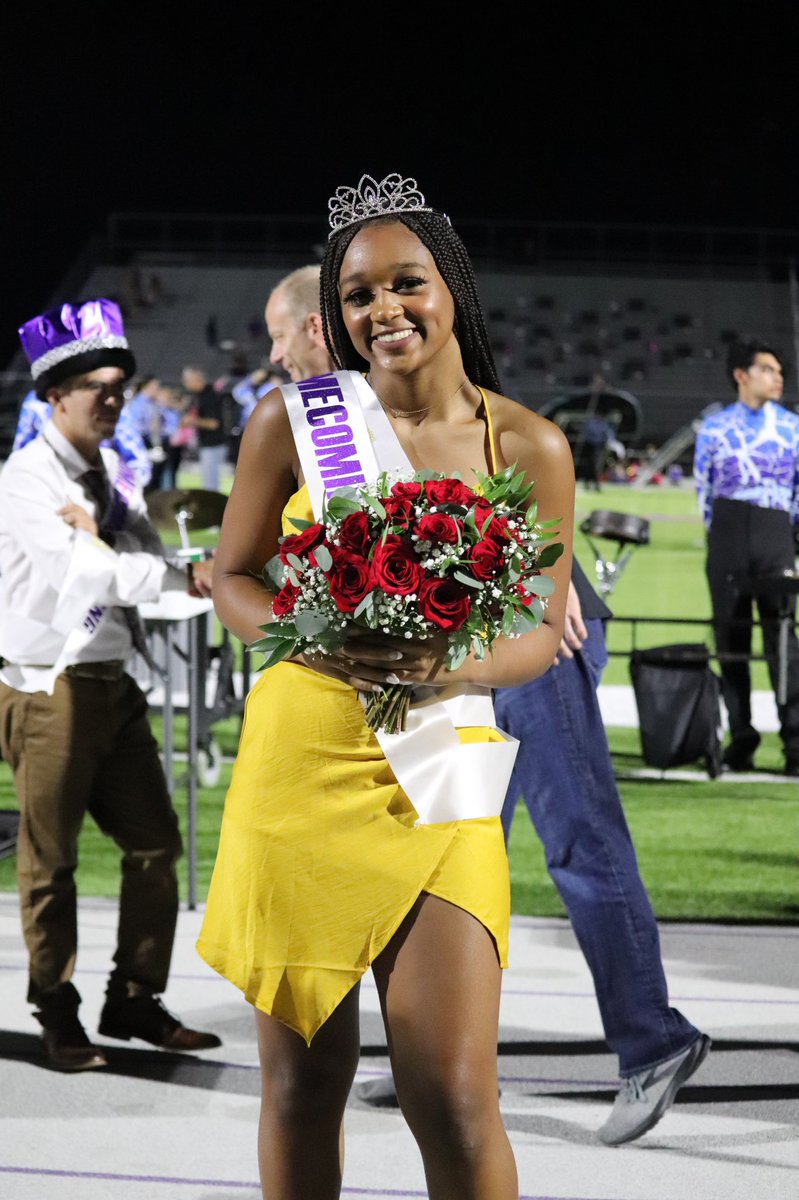 Our queen right after winning the crown! Isn’t she beautiful!👑