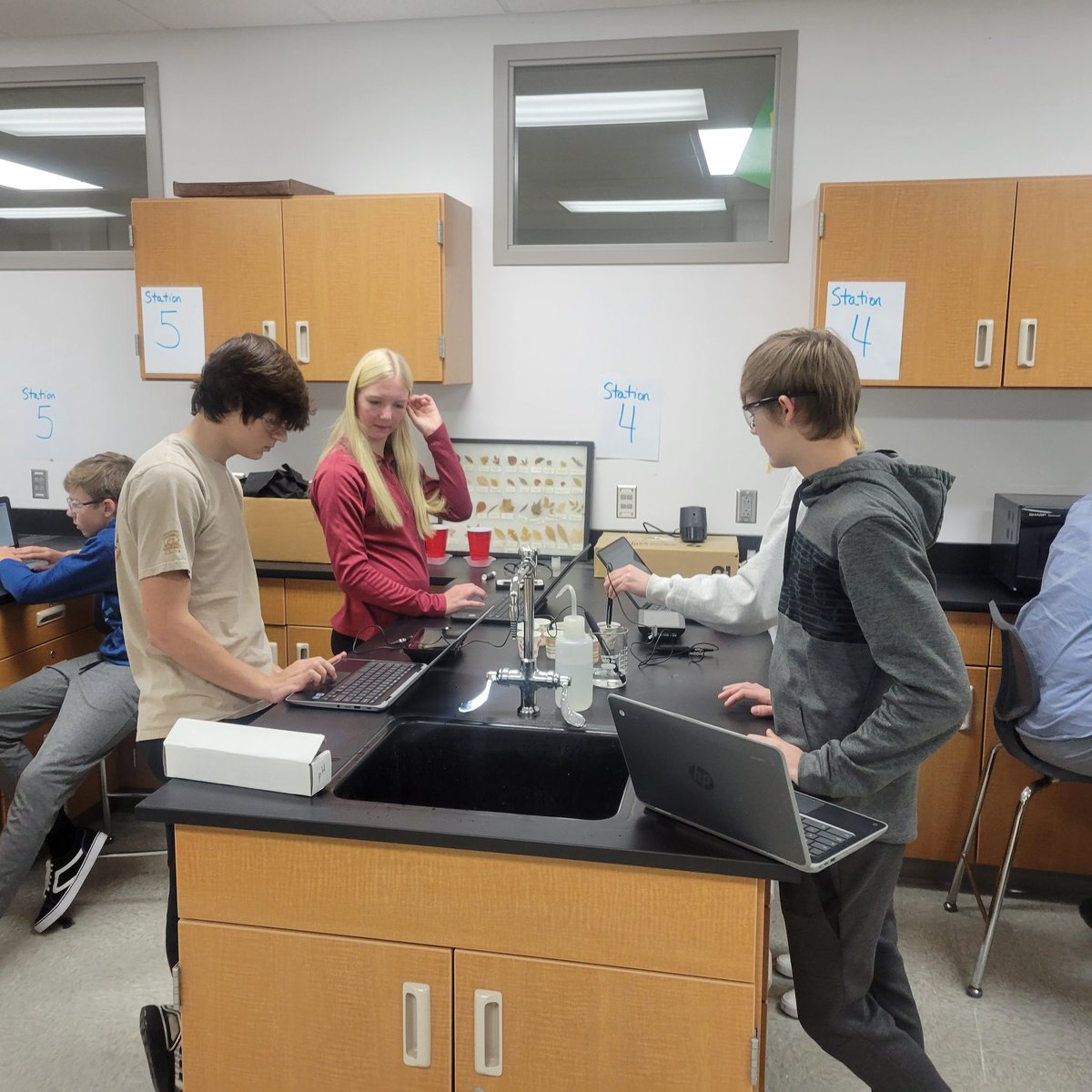 BooneAgSci's tweet photo. Intro to AFNR Ss @BooneToreadors testing the pH level of different foods/drinks #AgSci https://t.co/osWBXWul32