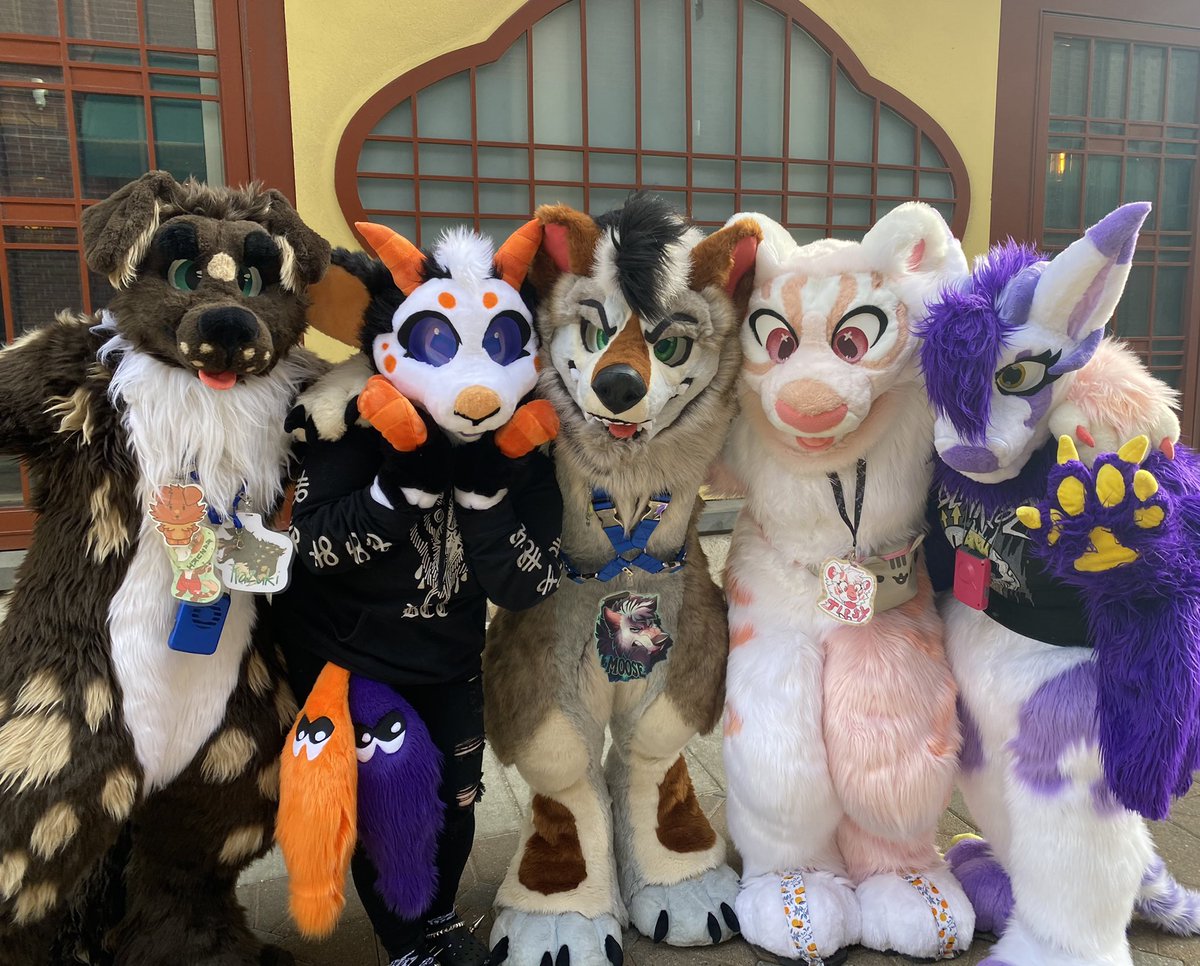 cattledoq's tweet photo. @Yamishizen I LOVE MOOSE’S FEET SNAPS u r so smart yami

no seriously i love the look that moose’s feet are attached but AHA they are not 😈 plus i love having stompy partial feet. https://t.co/63aczzcrlX