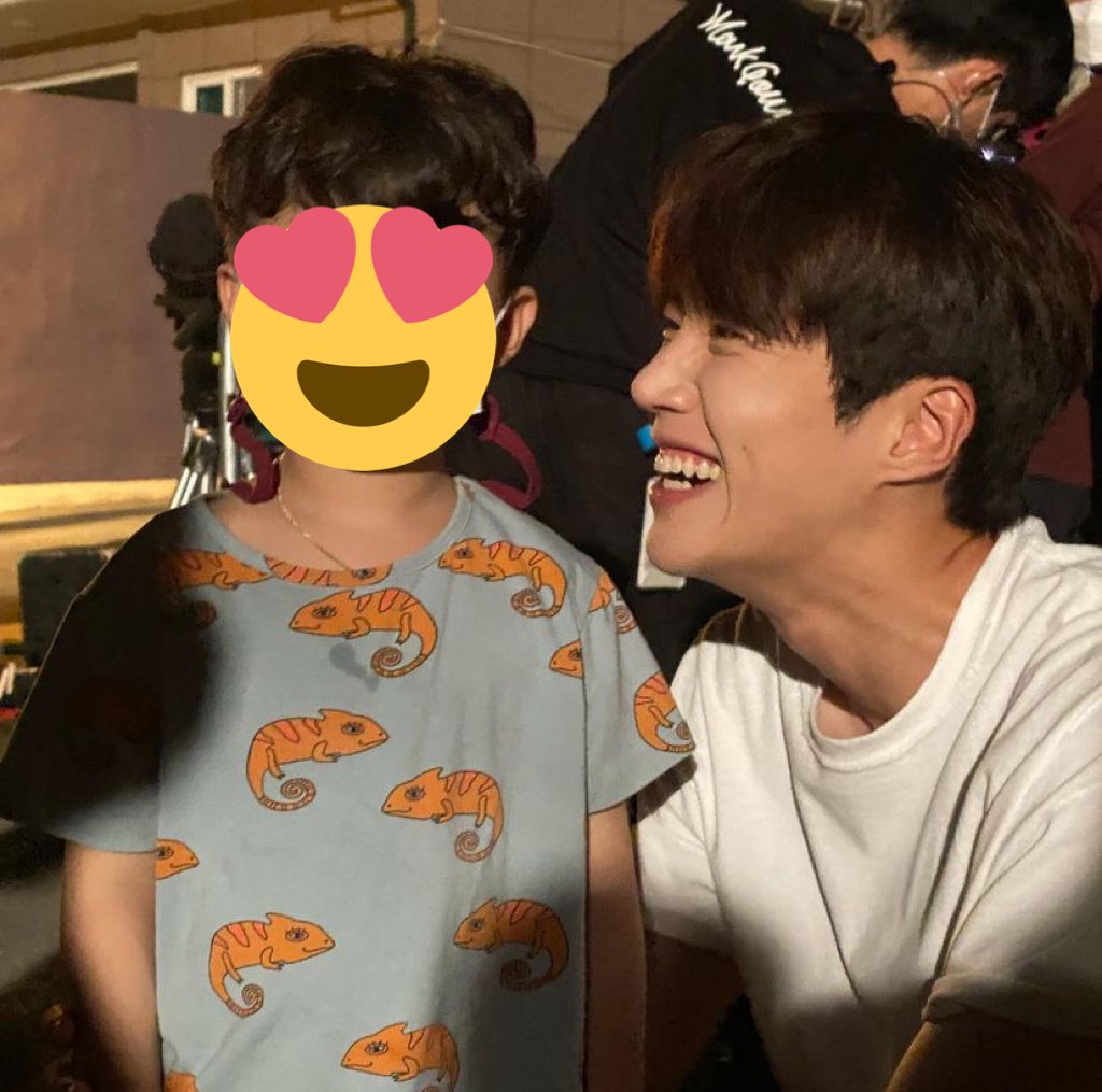 fancyorangiee) / Twitter