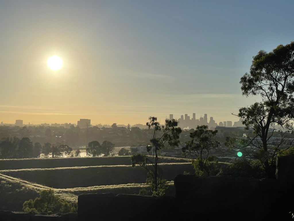 ElleRyan111's tweet photo. Beautiful morning in #Melbourne https://t.co/pdhW1L7VoM